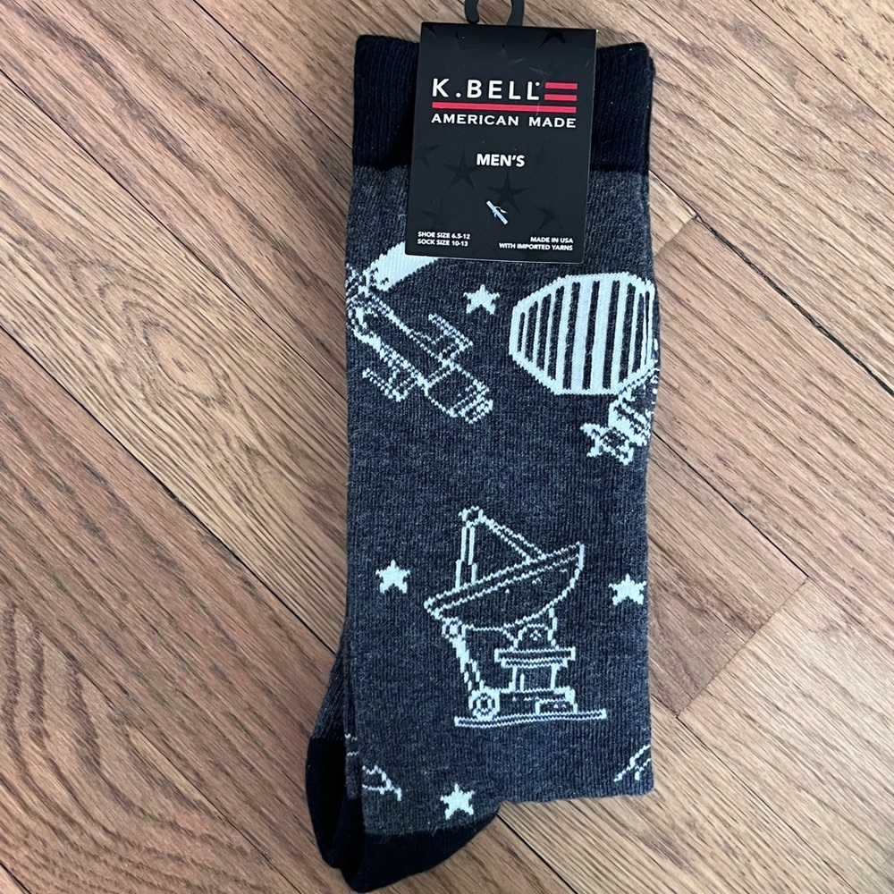 NWT K. Bell Men's Grill Print Crew Socks